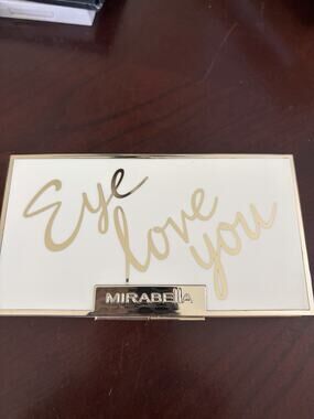 Mirabella Rendezvous Smokey Eyeshadow Palette Plus Highlighter